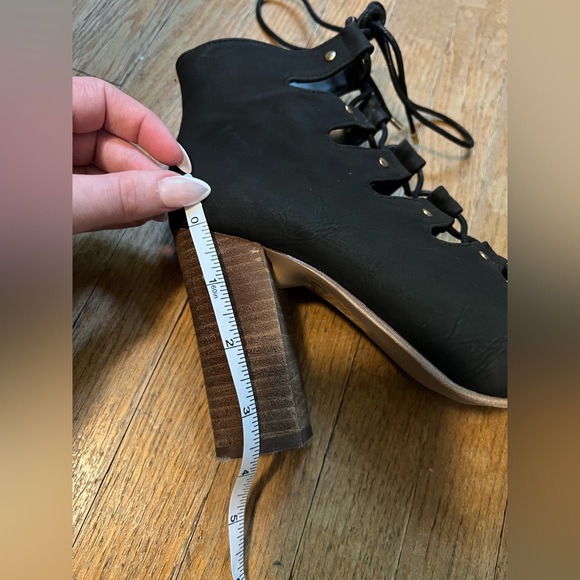 Aldo women’s high heel in black women’s size 7.5 - Picture 9 of 10